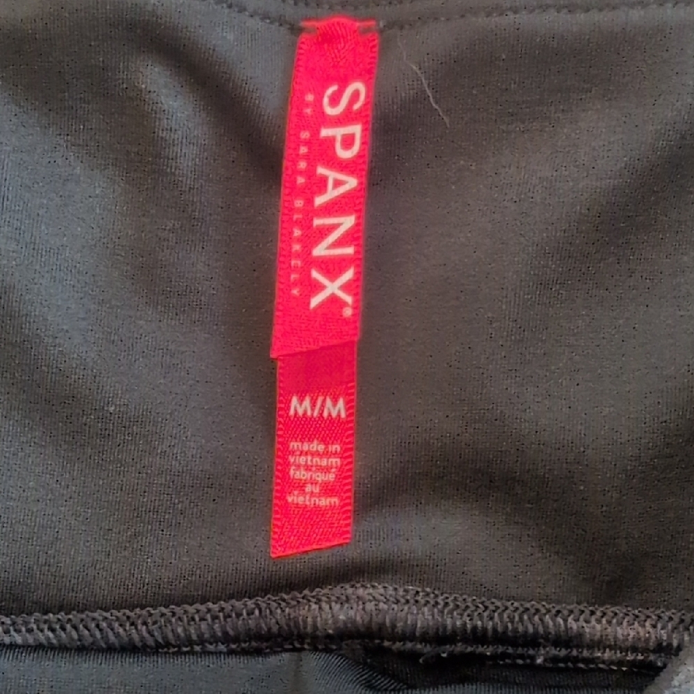 SPANX Black and White Leggings Sleek Performance Design - Picture 2 of 7